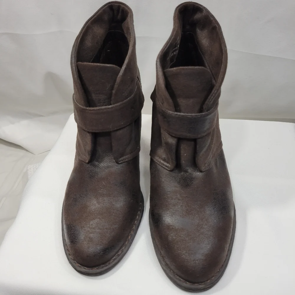 Crown Vintage Brown Pull On Heeled Booties Size 6.5M